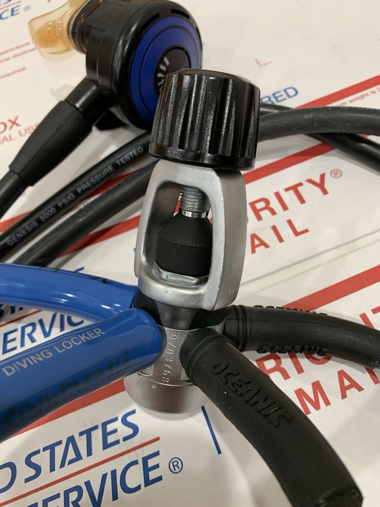 Oceanic Scuba Regulator Set w/Pressure Gauge, Compass & Data Plus Dive Computer