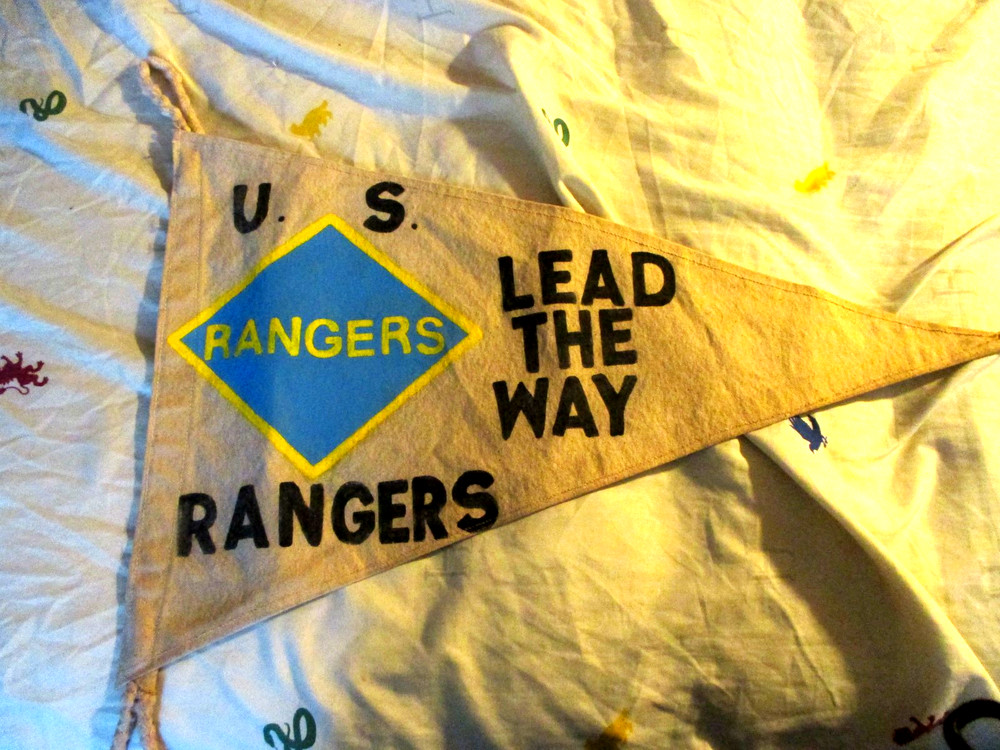 WWII / MODERN US ARMY RANGERS LEAD THE WAY  FLAG/  PENNET