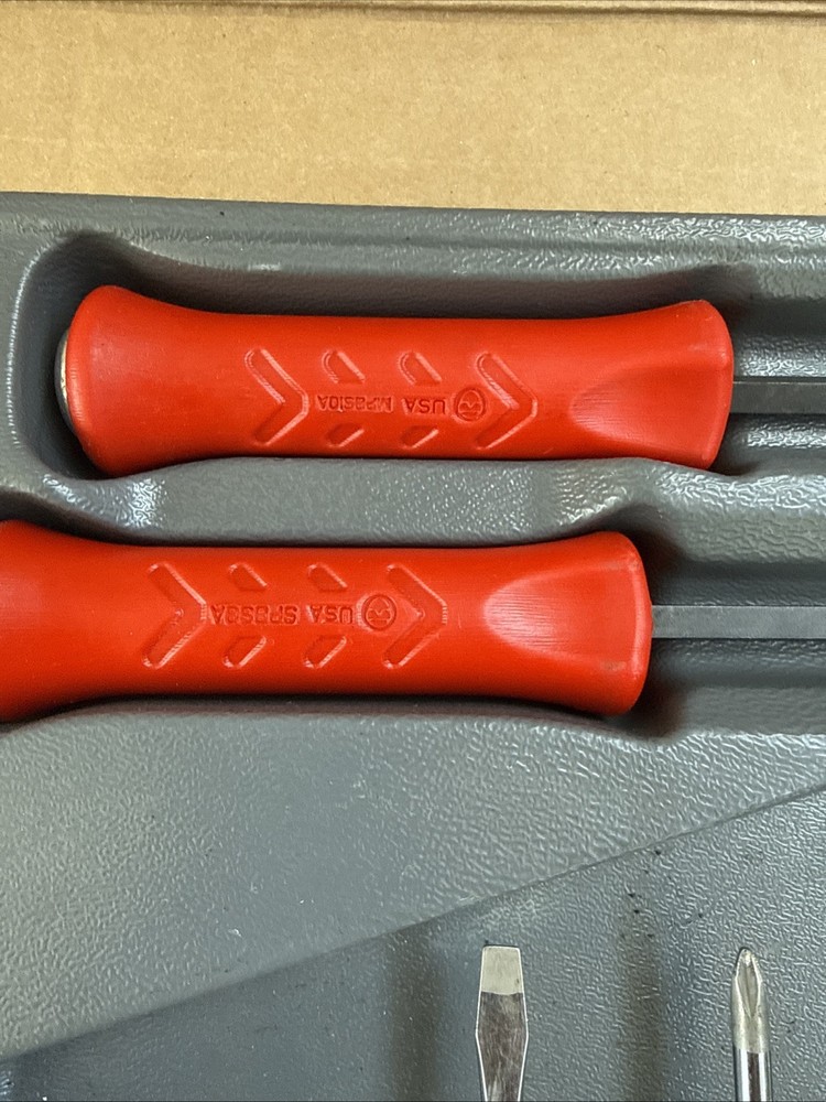 SNAP ON 9Pc Mixed Soft Grip Screwdriver Striking Prybar Set