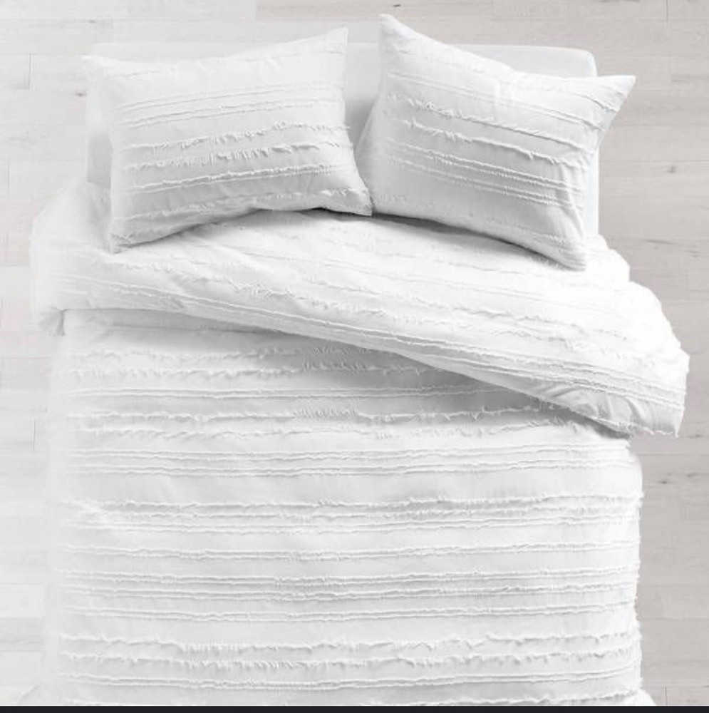 Dormify Twin XL White Eyelash Comforter
