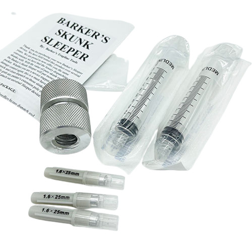 Barker's Skunk Sleeper Nuisance Control Skunk Essence Pole Syringe