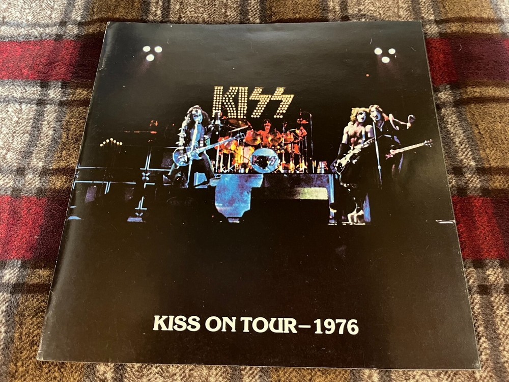 KISS ON TOUR 1976 TOUR BOOK