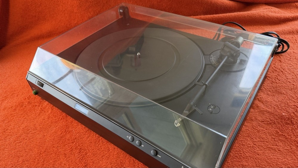 ADS P2 Turntable, Ortofon cart, Direct Drive Auto Return