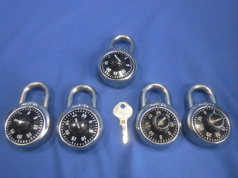 FIVE Master Locks PRE-OWNED/USED Combination Black Padlocks 1525 Lock With Key!