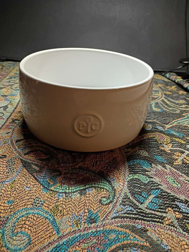 Pampered Chef Ceramic Bowl.                               (14)