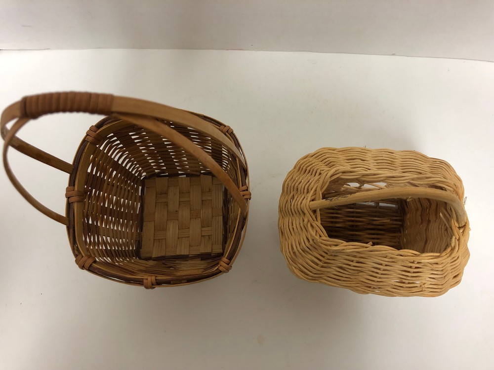 LOT OF 4 SMALL BASKETS FOR CRAFT PROJECTS