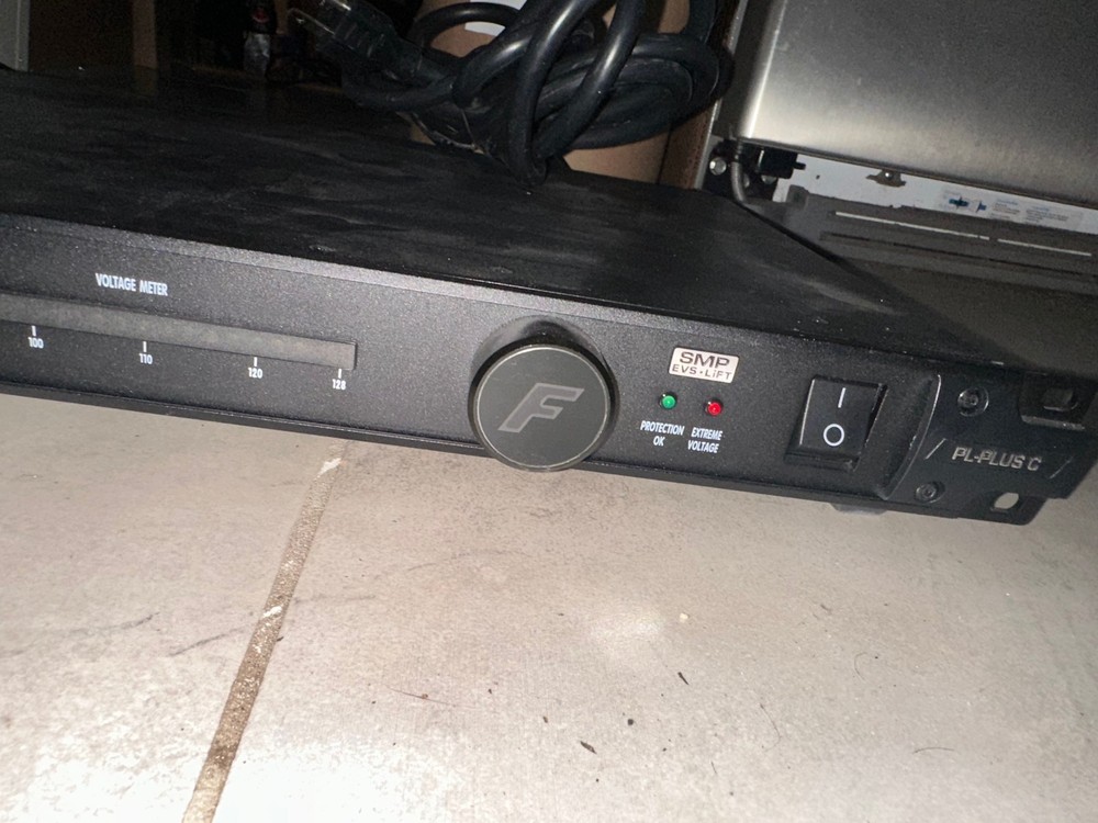 Furman PL-PLUSC 15A Advanced Power Conditioner with Lights & Voltmeter