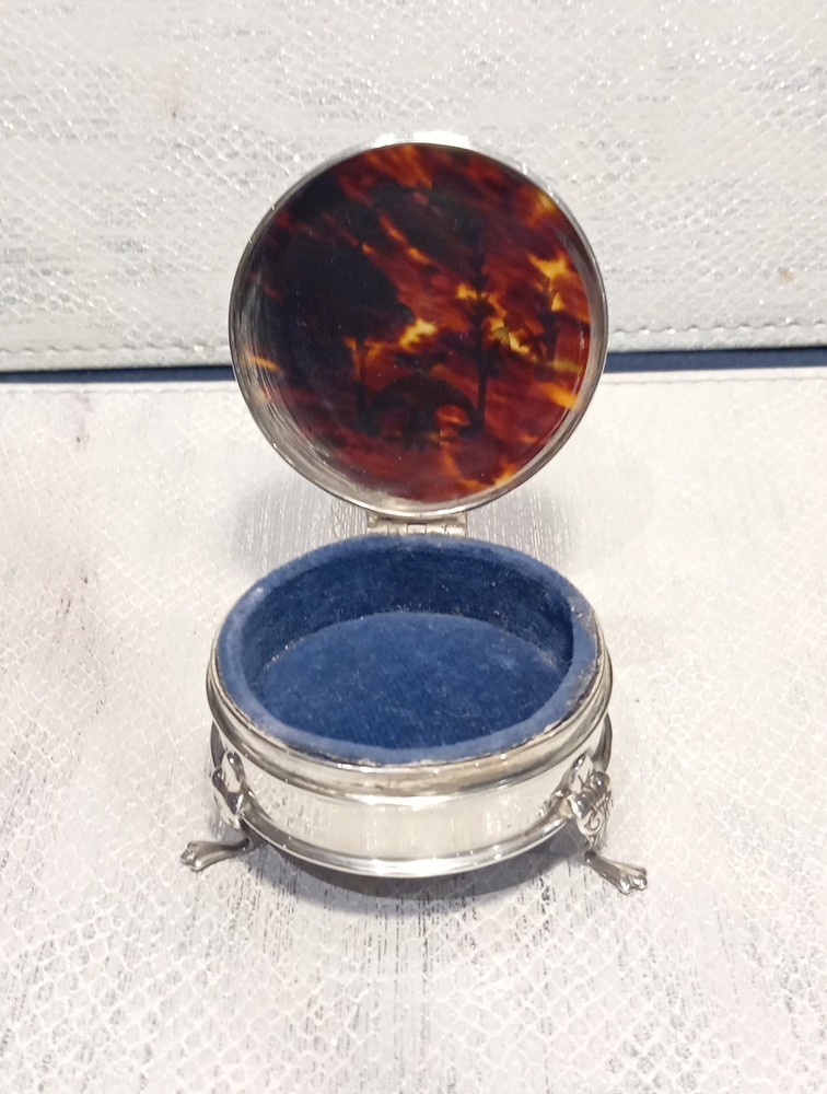 Solid Silver Trinket Box by Charles Boyton & Sons London 1908.