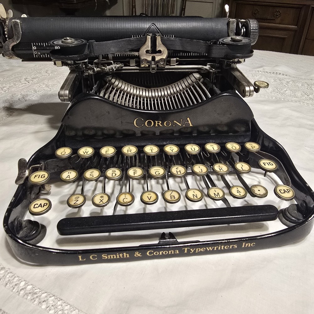 Corona 3 Antique Folding Typewriter With Case