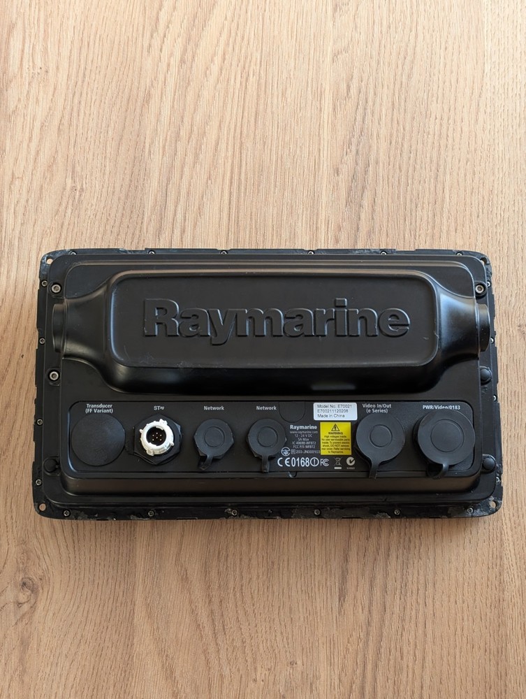 Raymarine e95 Hybrid Touchscreen Multifunction Display model: E70021