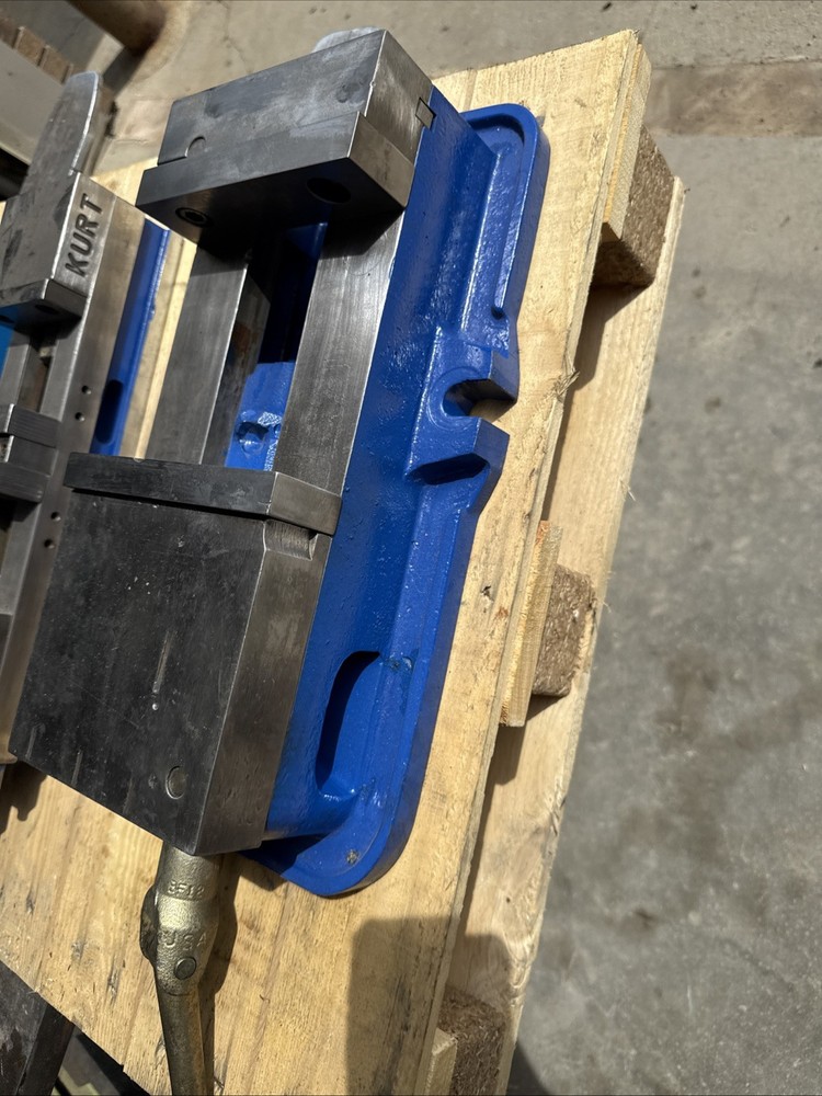 Kurt 6” Precision Machine Vise Model D60 (av12