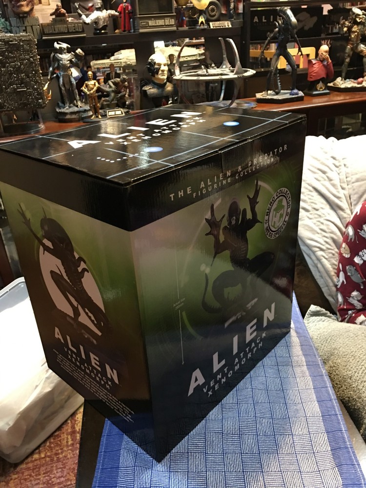 Eaglemoss Aliens "Mega Special Issue 8 - Alien Vent Attack Xenomorph" with box