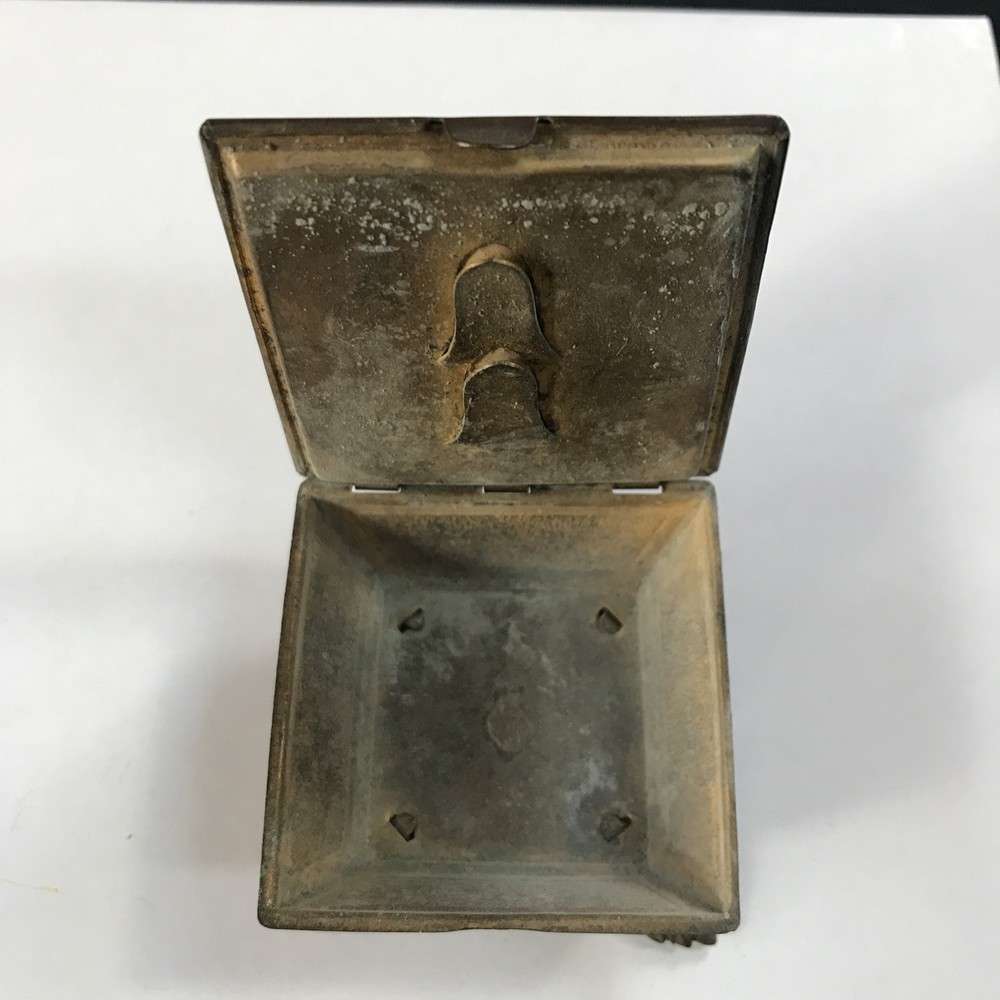 W. Avery & Son Redditch Footstool Needle Case