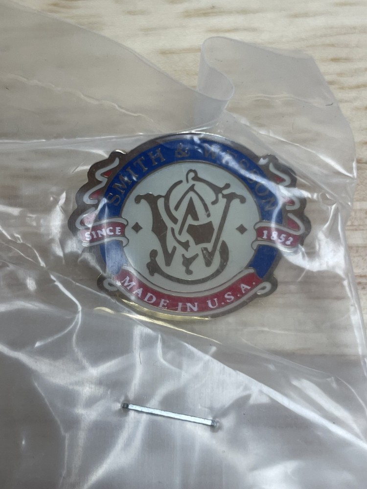 SMITH WESSON Pin, Red White and Blue