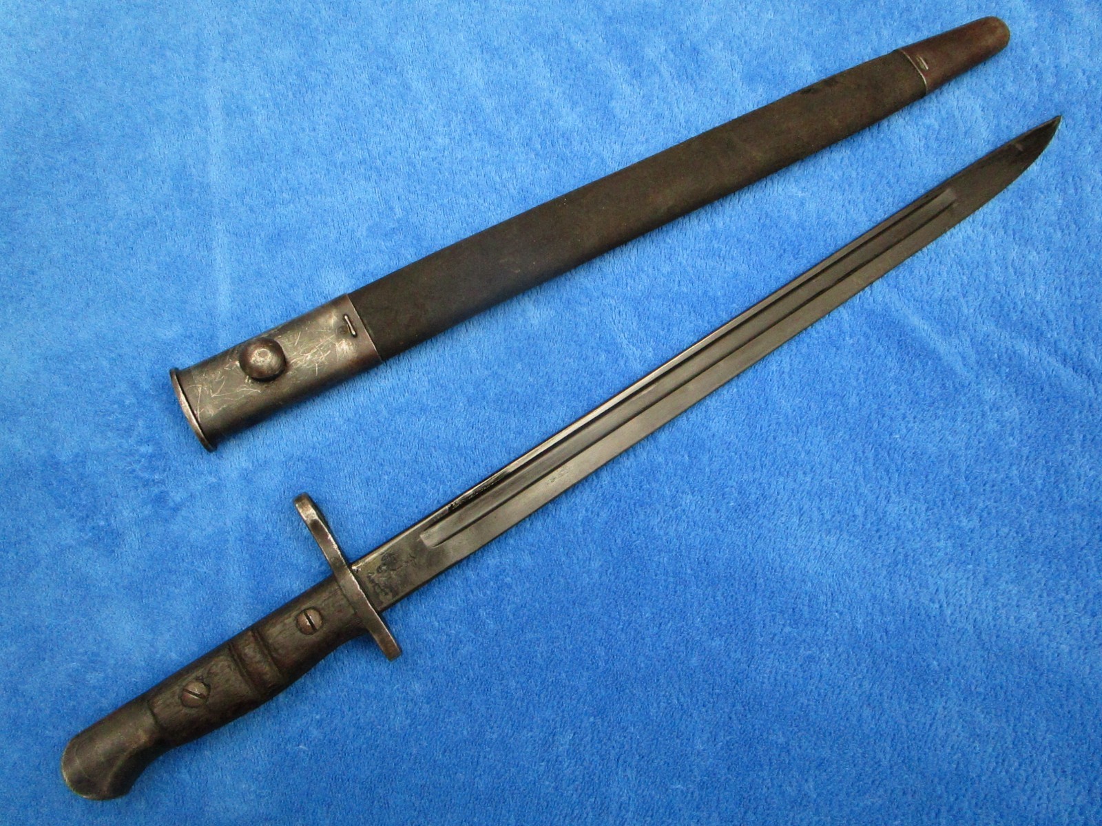 VINTAGE ORIGINAL US MADE BRITISH M1913 BAYONET AND SCABBARD MAKER REMINGTON 1917