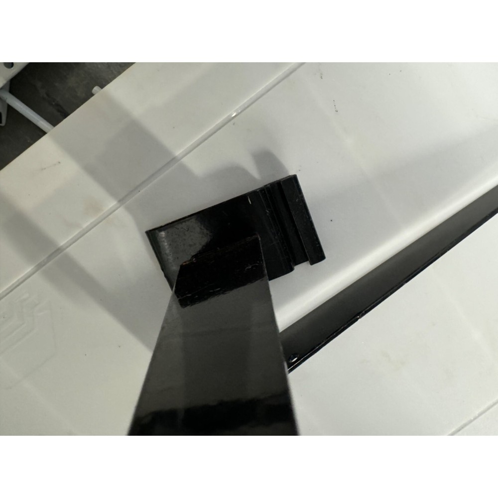 GRIDWALL SHELF BRACKET black 12″ (4pk)