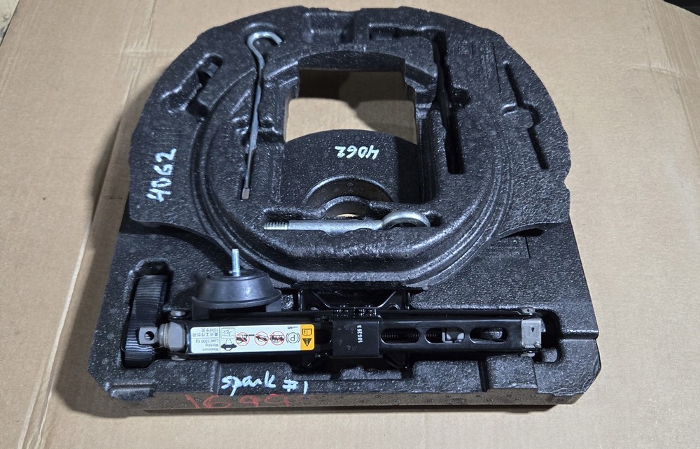 2016-2022 CHEVROLET CHEVY SPARK Tire Jack & TOOL KIT SET AND FOAM CASE OEM