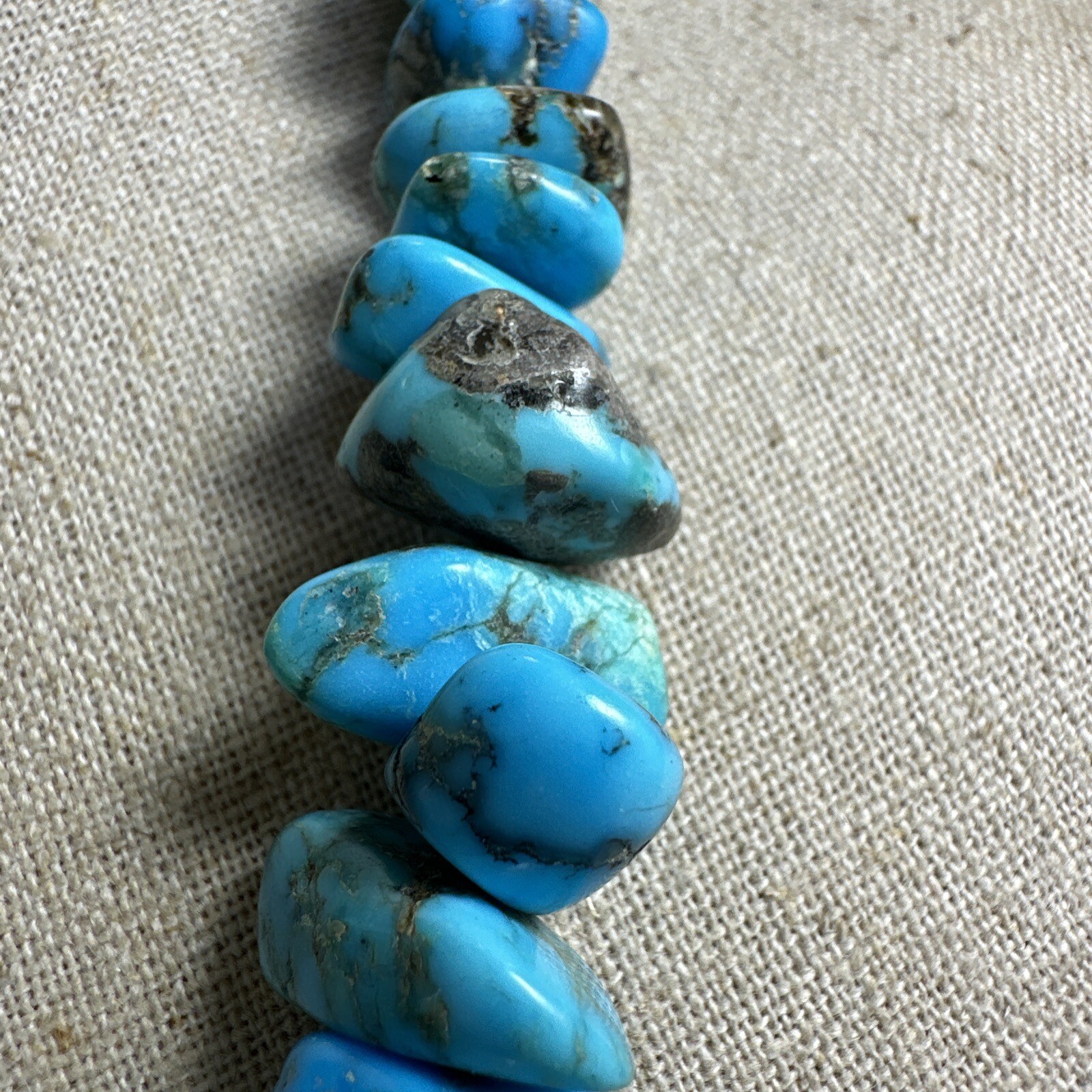 Beautiful southwestern style 18 inch turquoise silver necklace