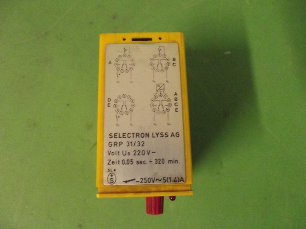 SELECTRON LYSS AG GRP 31/32 Multi Function 220V GRP Timing Relay Timer