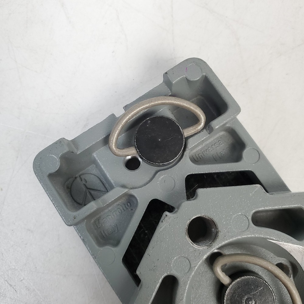 Manfrotto 030UNIV Universal Quick Release Plate for RC0-Type Heads