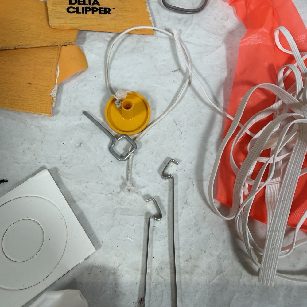 Vintage Estes Model Rocket Launch Set Range Box Pad Electron Beam Controller