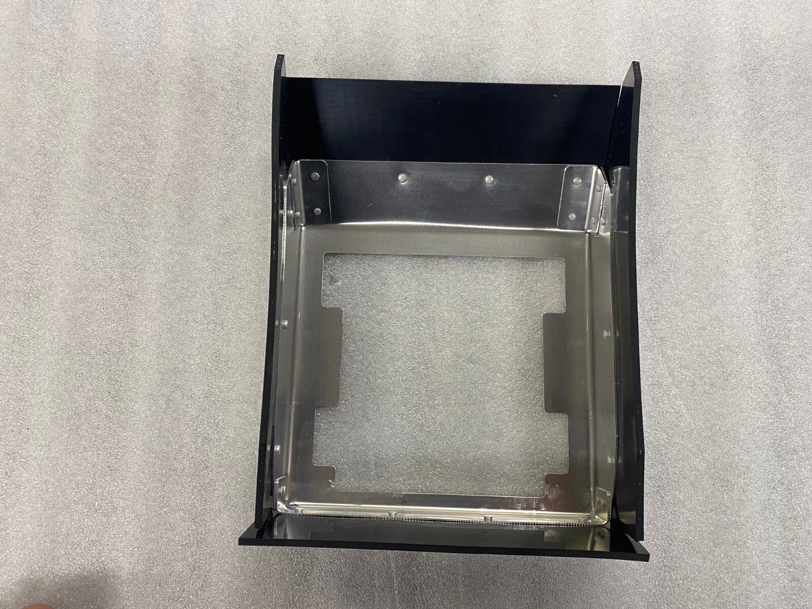 CESSNA 150, 152, 172 AIRFILTER/AIRBOX SHROUD ASSEMBLY HOLDER