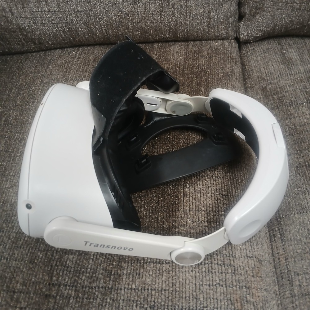 Meta Oculus Quest 2 64gb Standalone VR (Headset Only) For Parts/UNTESTED