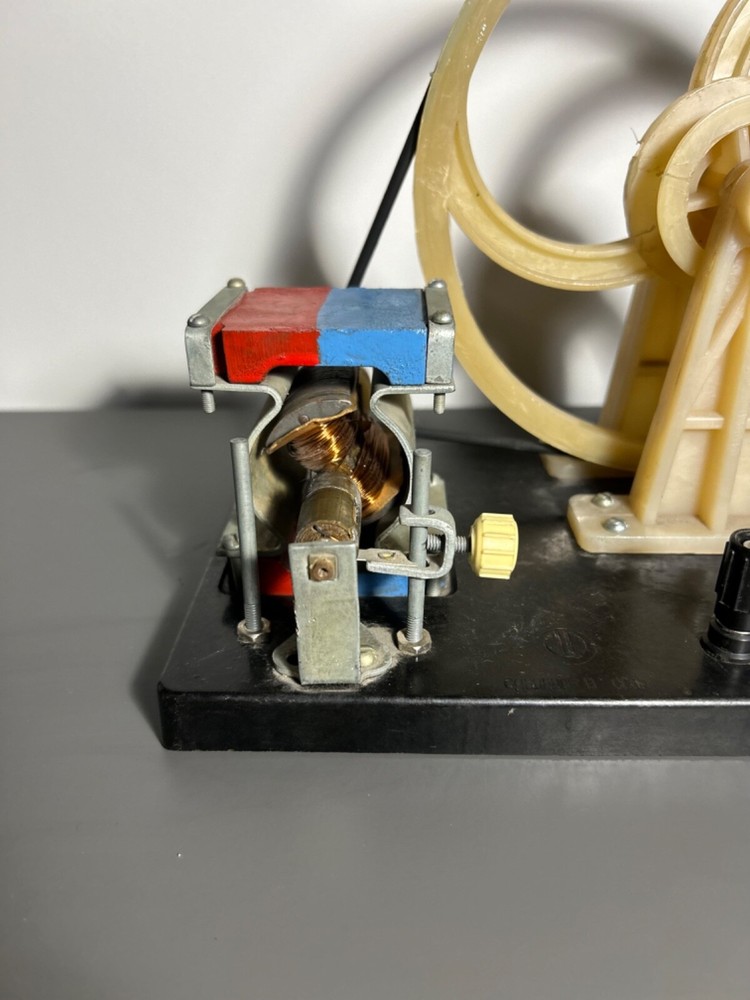 Vintage Soviet Union DC Motor Model – Educational Physics Demonstrator – Collect