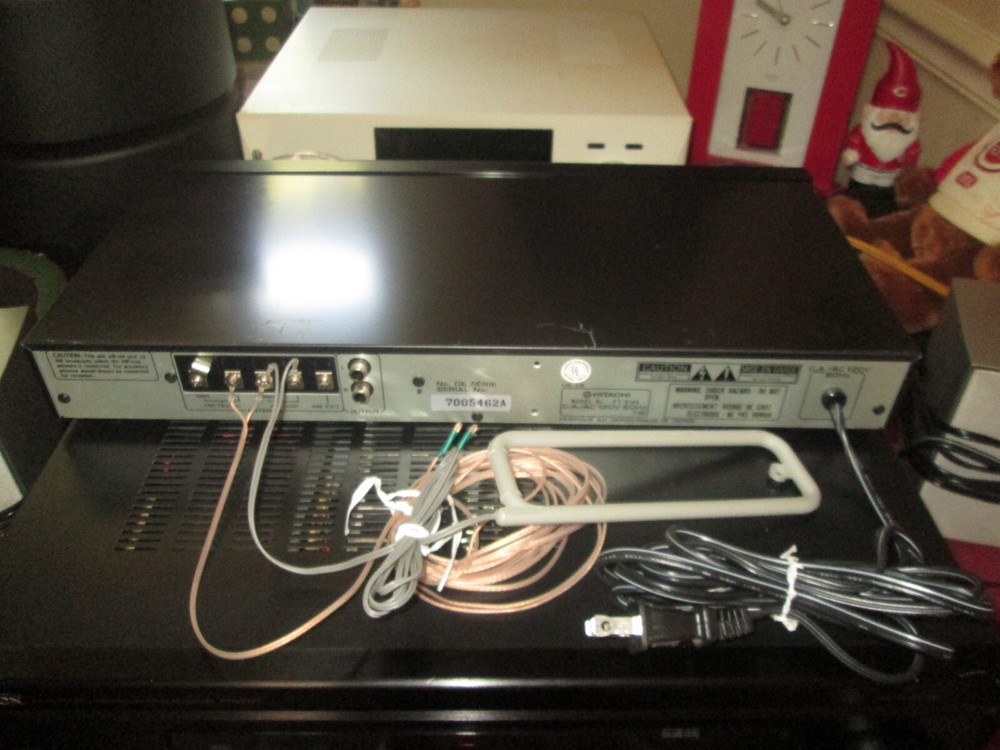 Hitachi FT-D100 AM/FM Stereo Tuner
