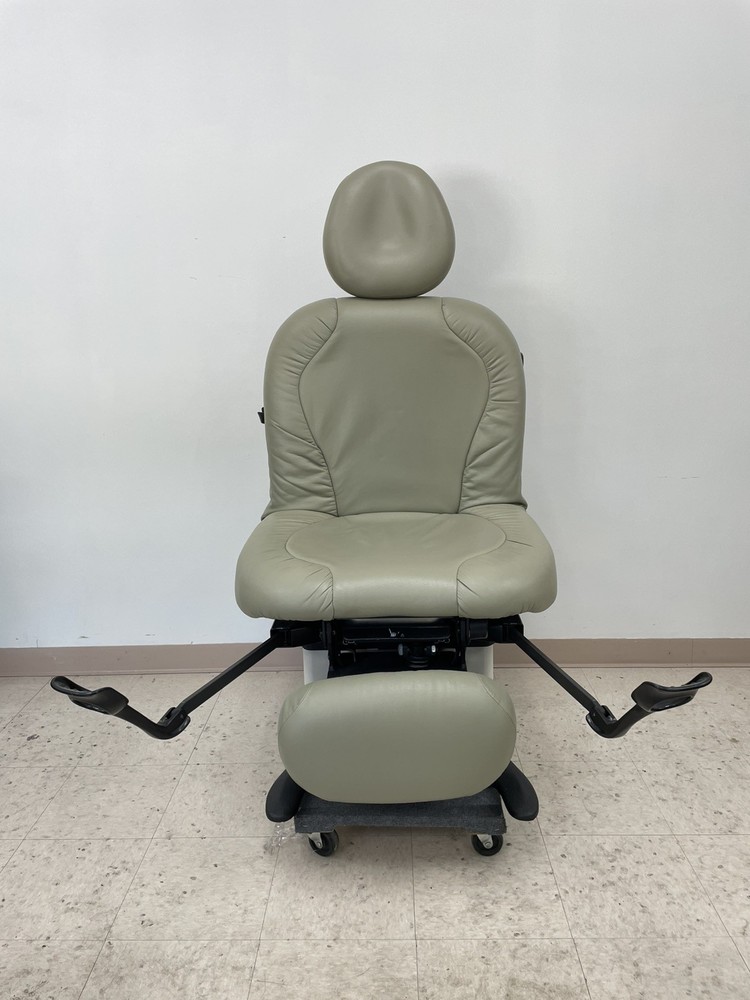 Pre-Owned Midmark 630/75L Power PROGRAMMABLE Procedure Table Chair #630-009