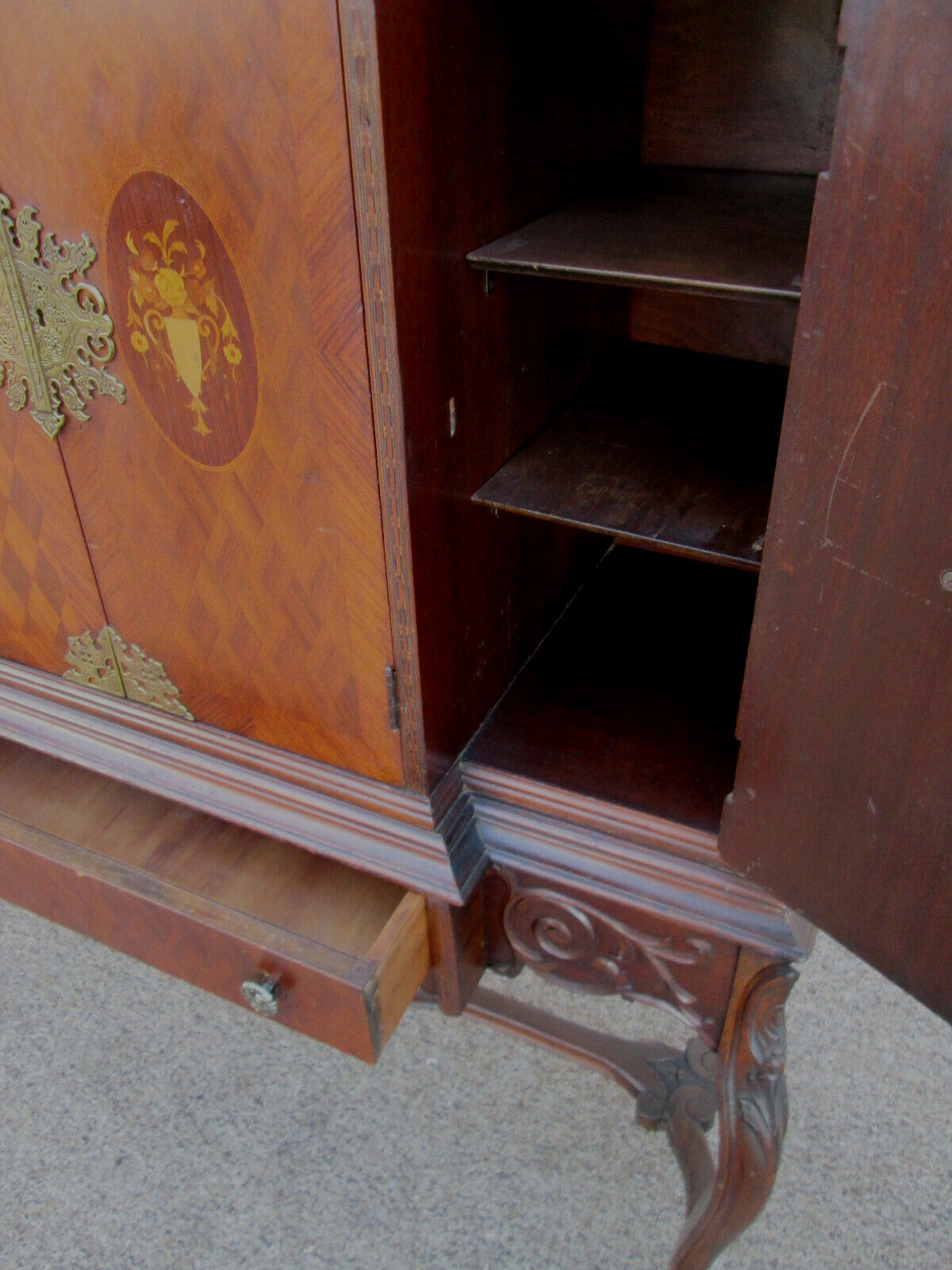 56654 Vintage French Inlaid Urns China Bar Cabinet Curio