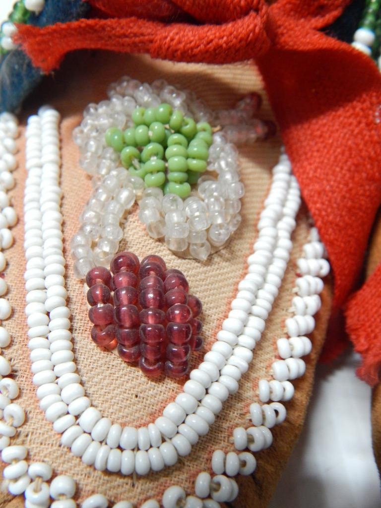 ANTIQUE c1860-80s IROQUOIS INDIAN BEADED CHILD MOCCASINS - CLEANEST WE'VE SEEN
