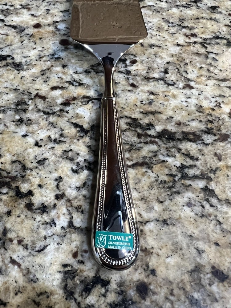 TOWLE Beaded Design Lasagna PIE Server Embossed Silverplate