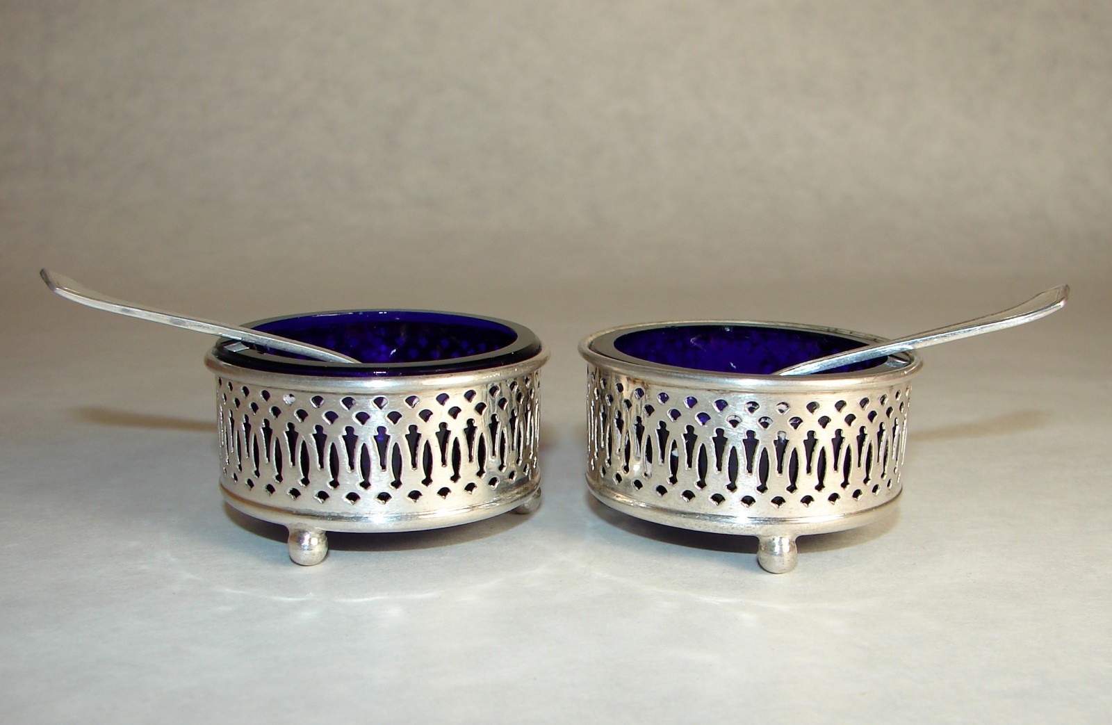 2 Antique Sterling Silver Salt Cellars with Cobalt Glass Liner & Salt Spoons