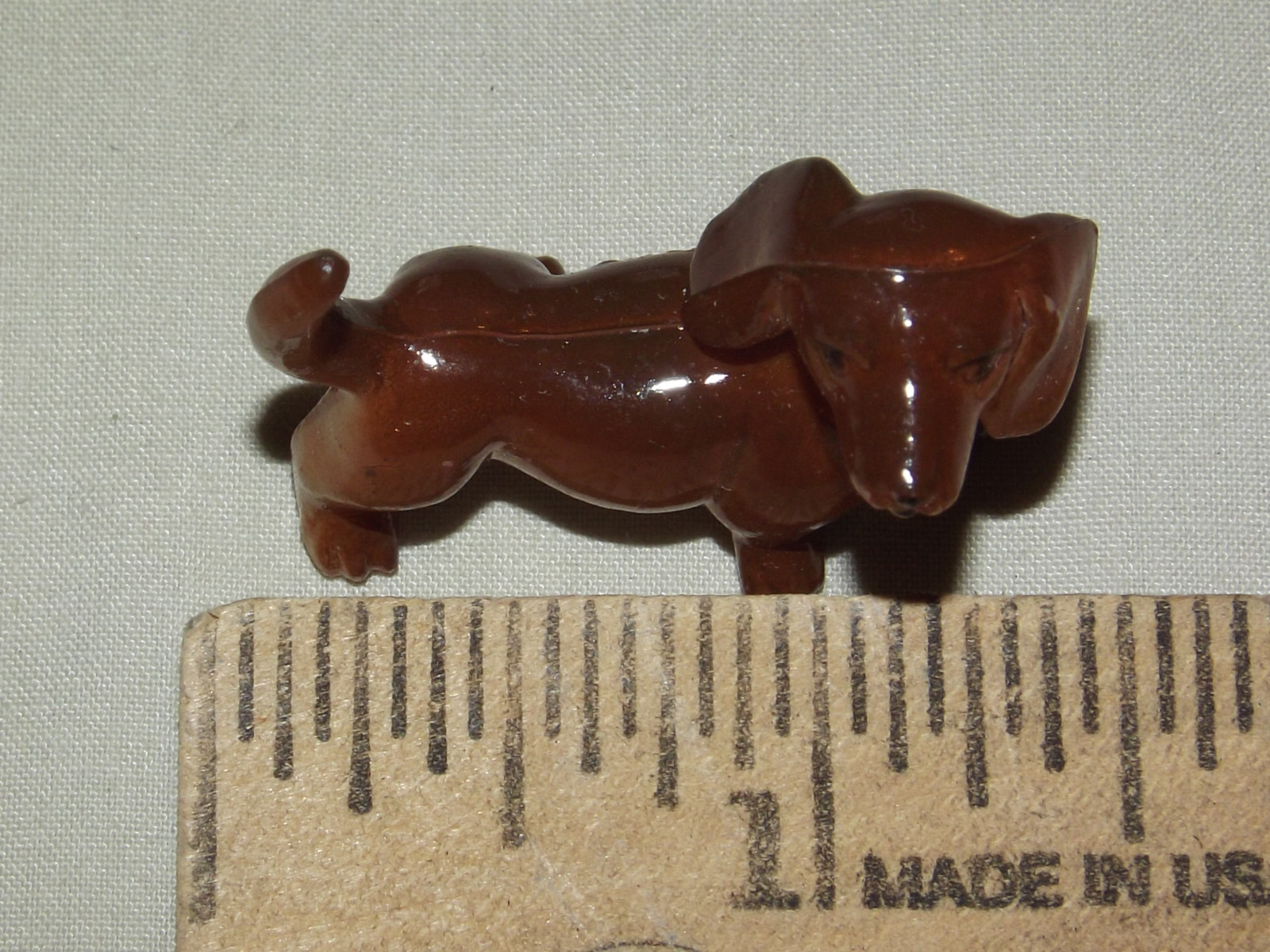 VINTAGE TOY 1960S HAND PAINTED PLASTIC MINI DOG DACHSUND