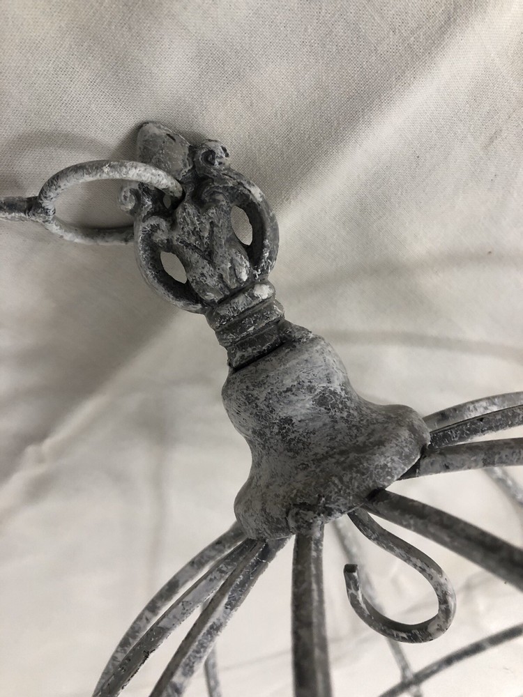 CIRCULAR IRON PENDANT DISPLAY