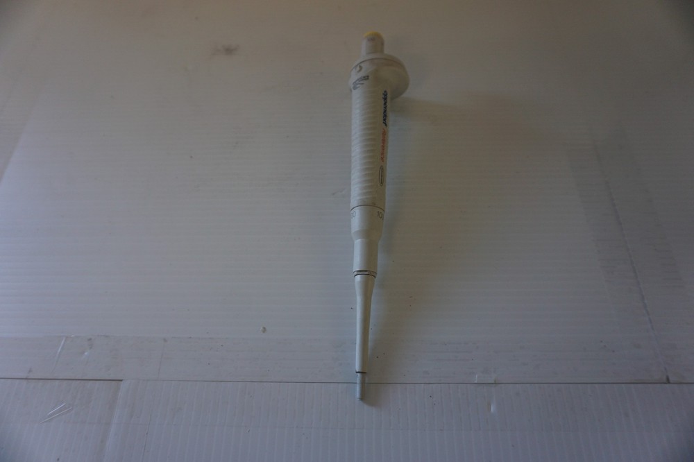 EPPENDORF REFERENCE AUTOCLAVABLE 100 PIPETTE (HLP49)