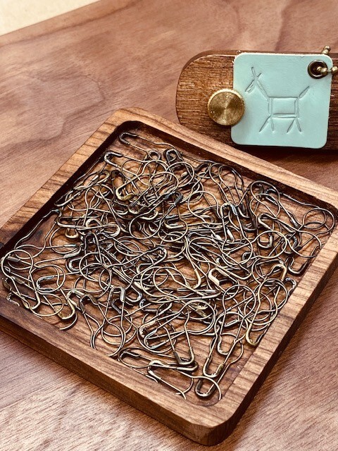 Bronze bulb safety pins (100 count)