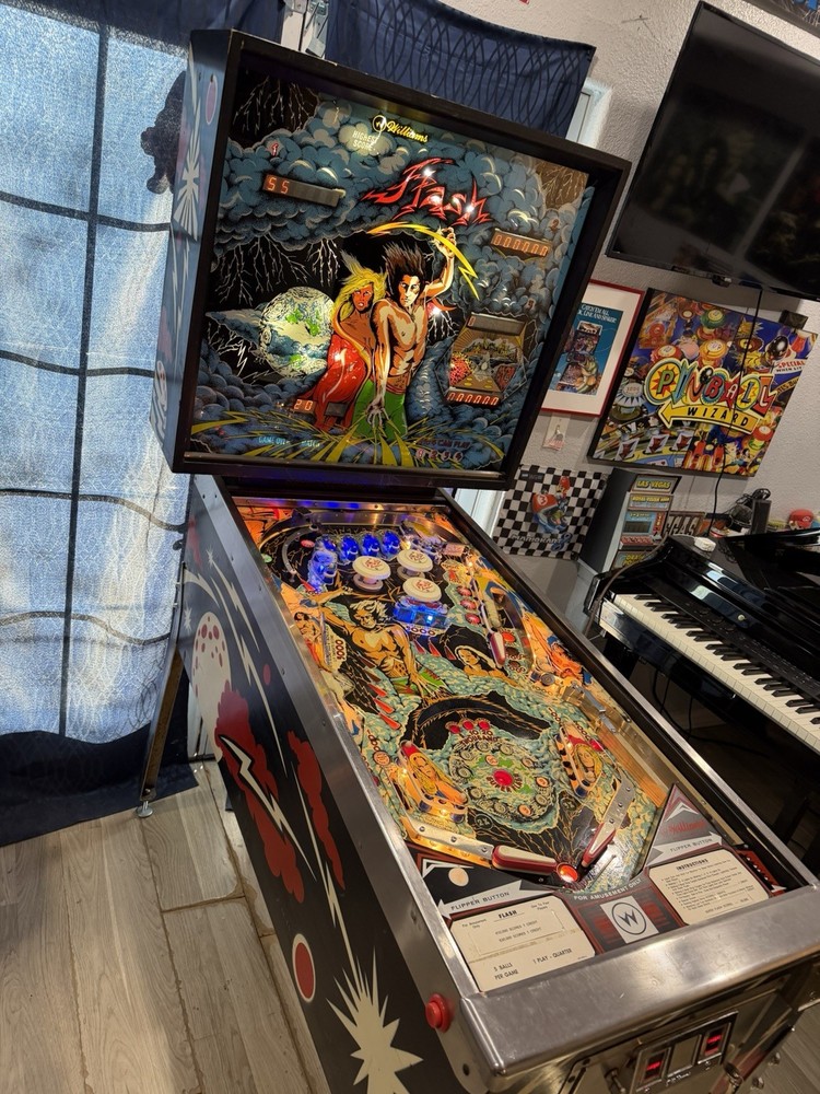 pinball machine Williams Flash, fully serviced , gorgeous