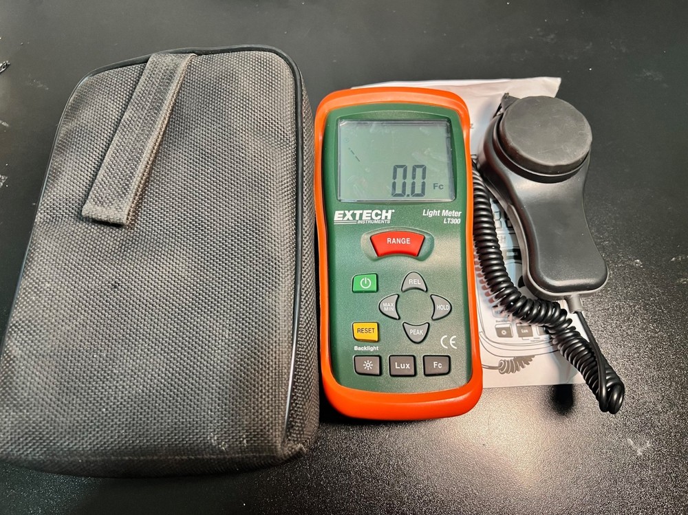 EXTECH LT300 DIGITAL LIGHT METER