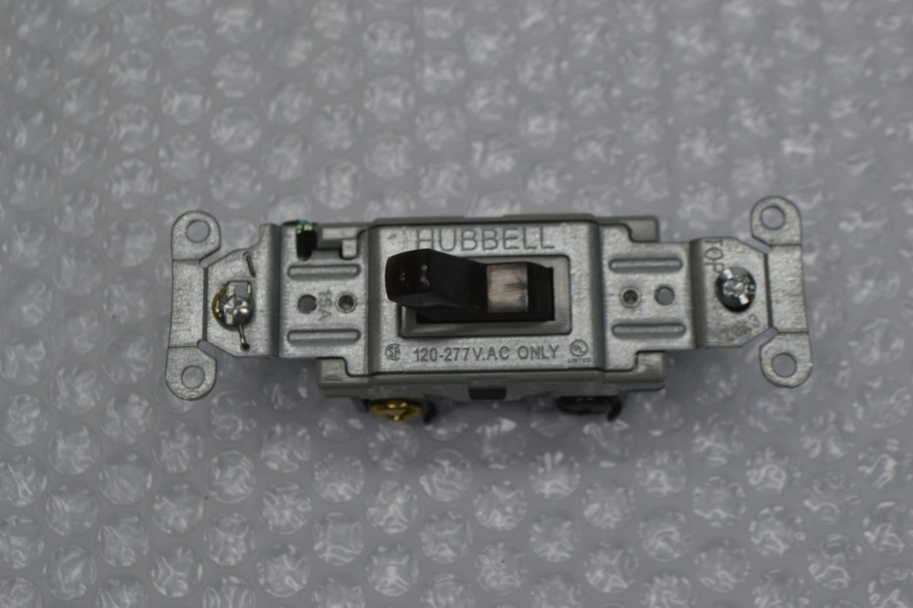 HUBBELL CSB315 SWITCH BROWN NSMP