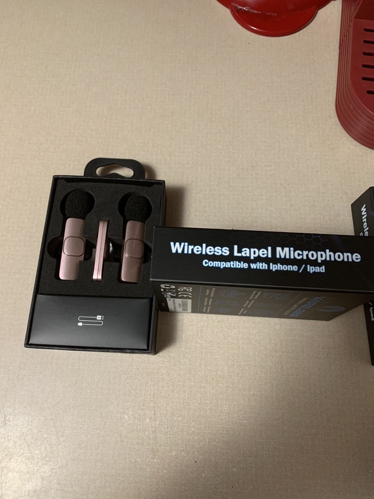 Wireless Lapel Microphone for Iphone/Ipad