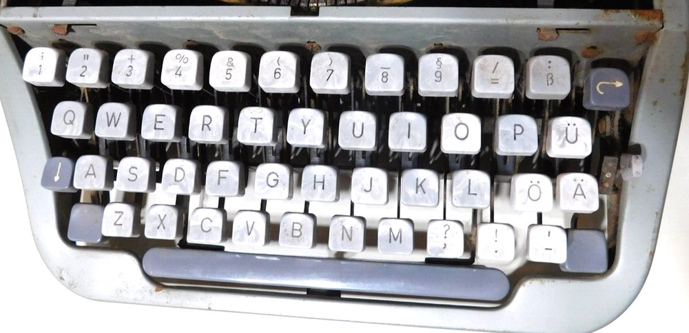 1956 Torpedo 20 Typewriter Serial #898475