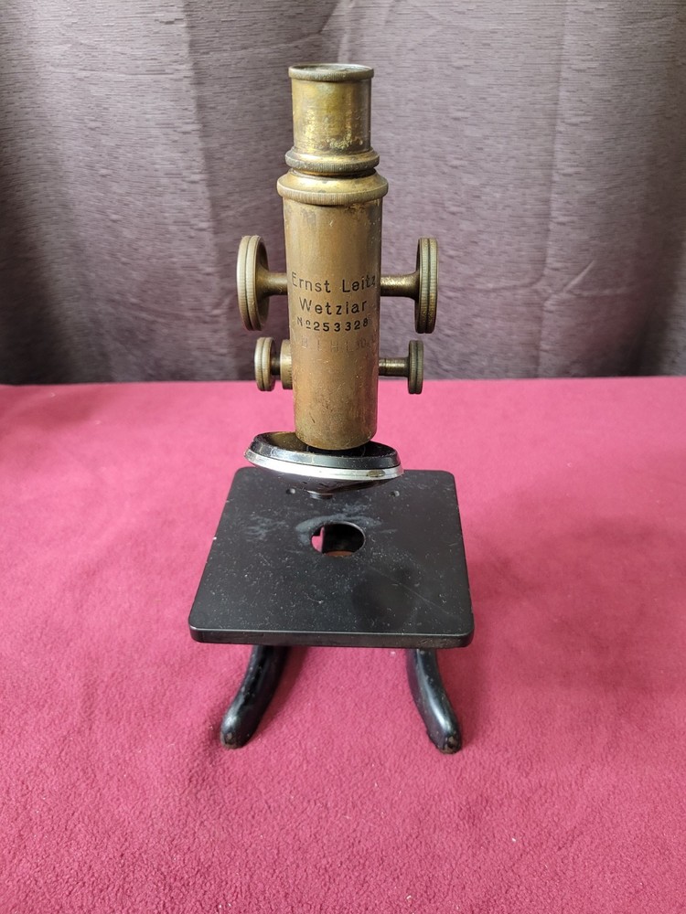 Ernst Leitz Wetzlar vtg MICROSCOPE No. 2253328, all movements work
