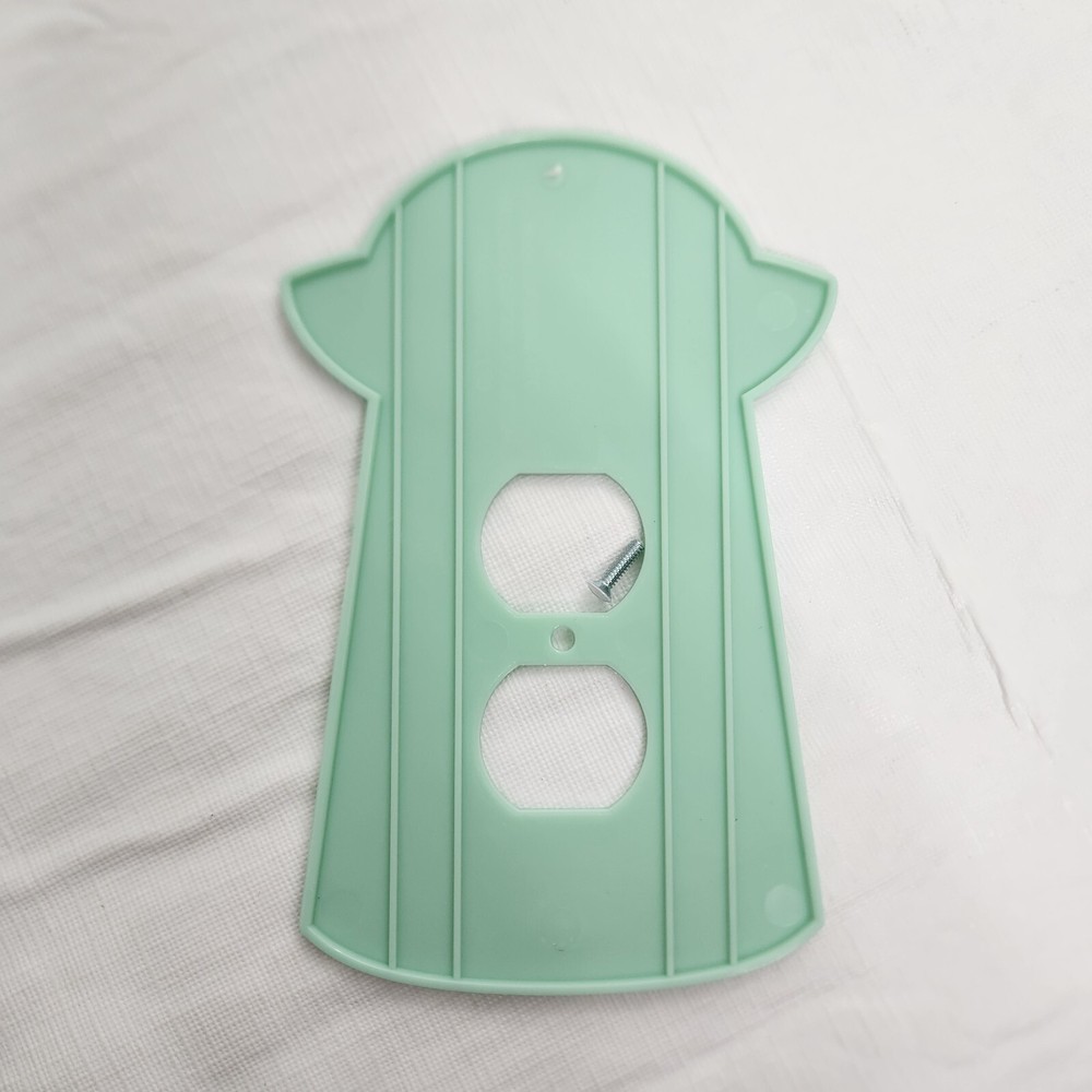 UFO Wall Socket Decorative Faceplate Standard Outlet Green Plastic