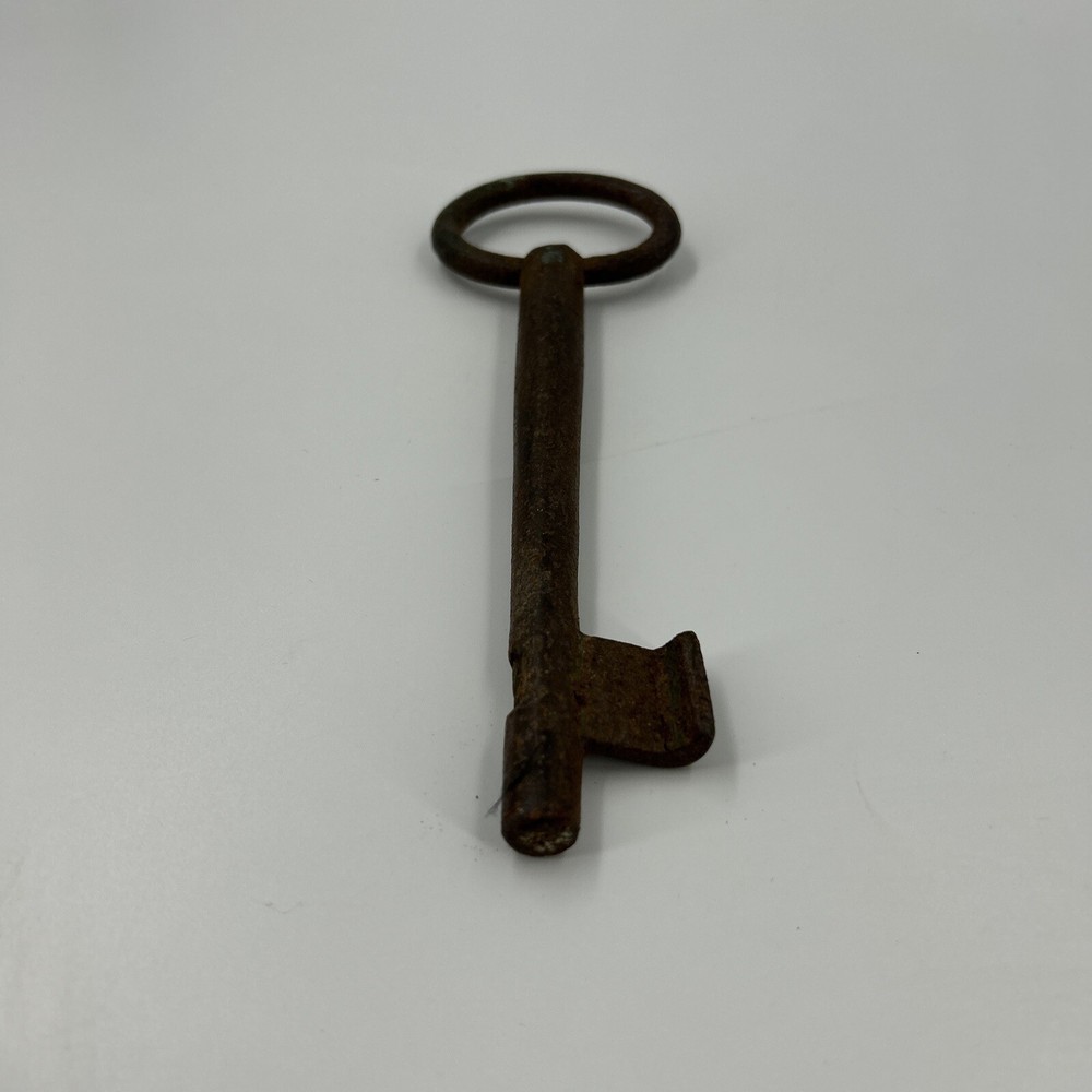 Antique 8 Inch Skeleton Key Rusty Iron