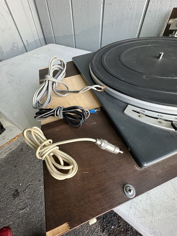 BOGEN B62 TURNTABLE (Read)