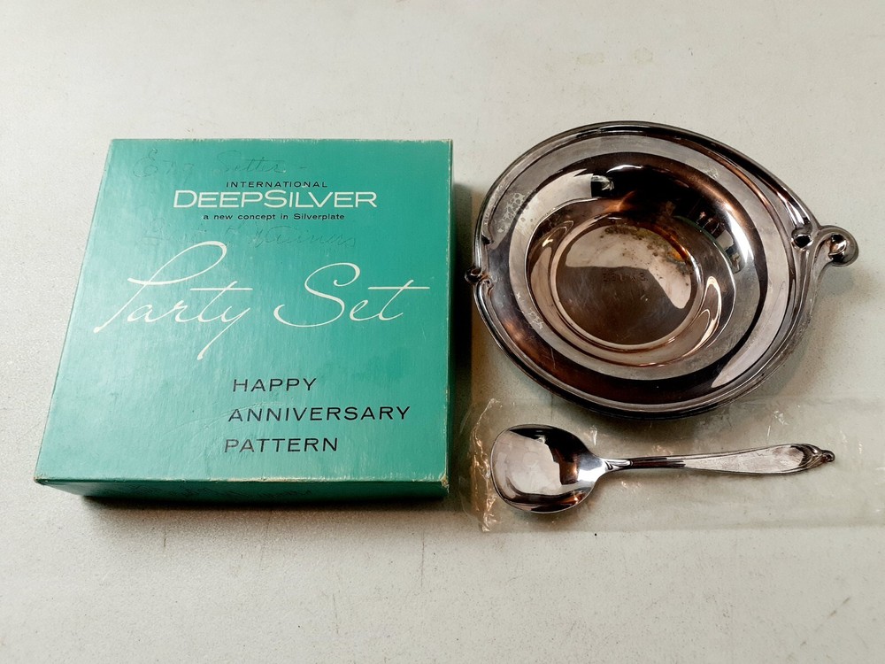 International Deep Silver HAPPY ANNIVERSARY Pattern Bowl & Spoon Party Set *READ