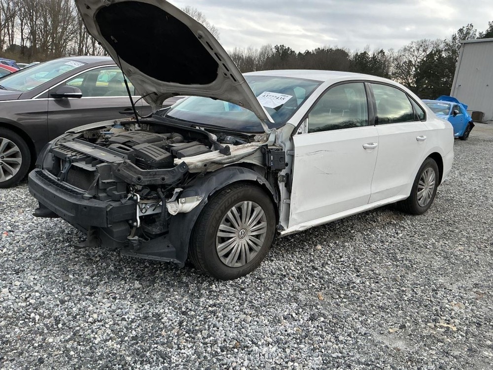 PASSAT 2015 Glove Box 4936879