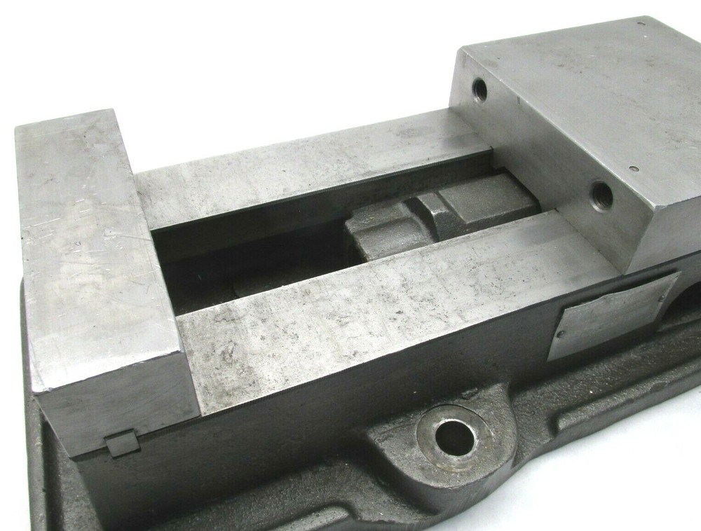 KURT ANGLOCK 6" MILLING MACHINE VISE - #D60